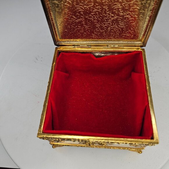 Vintage Gold White Jewelry Box Victorian Lady Reading Brass Metal Velvet - Picture 9 of 9